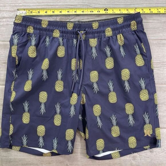 Hurley Shorts‎ Size M Boardshorts With inner lining Pineapple Design Purple - Picture 1 of 9